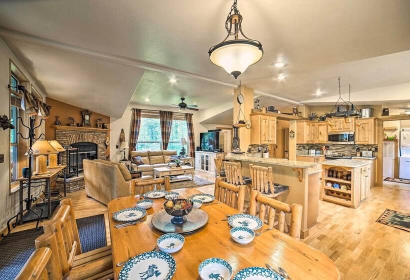 Moose Lodge  Cabin W/ Entertainment Gazebo!