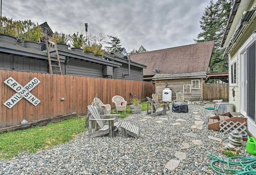 Mountain Memories:  Cozy Small Town Escape