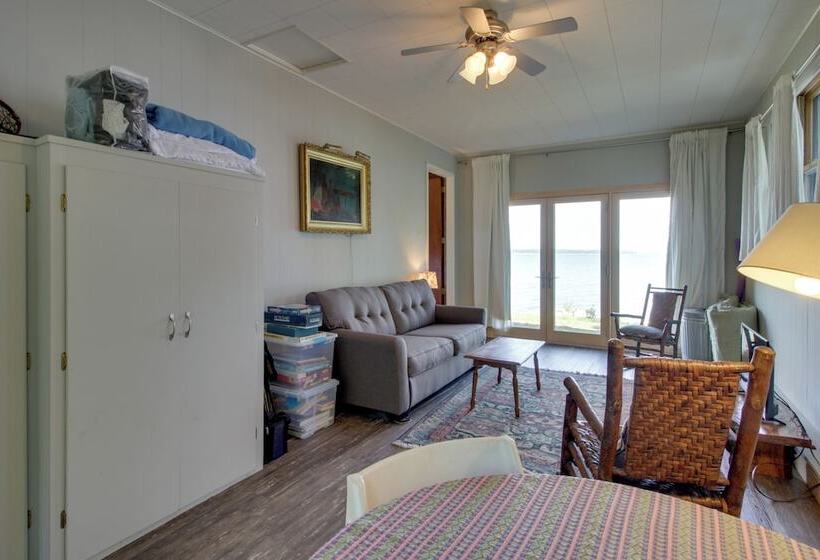 Pelican Lake Cabin: Private Beach + Scenic Sunsets