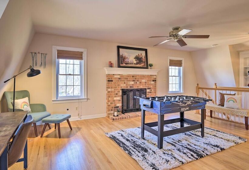 Pet Friendly Cottage With Game Room & Fire Pit!