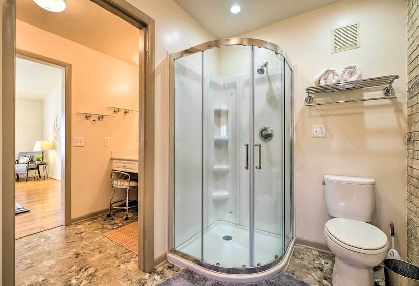 Pet Friendly Cottage With Game Room & Fire Pit!