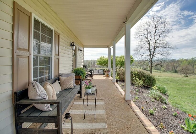 Pet Friendly Cottage With Game Room & Fire Pit!