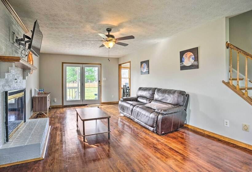 Richmond Area Home W/ Game Room & Patio!