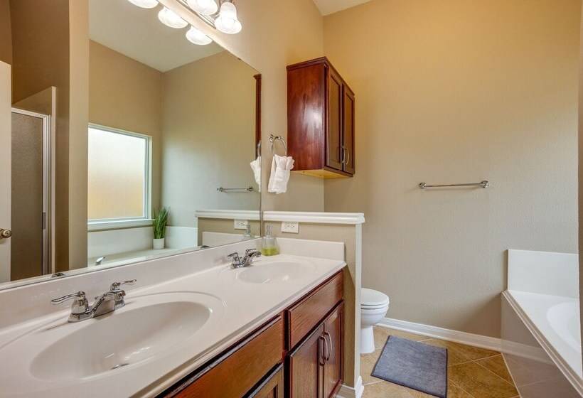 Pet Friendly Texas Retreat W/ Fenced In Yard!