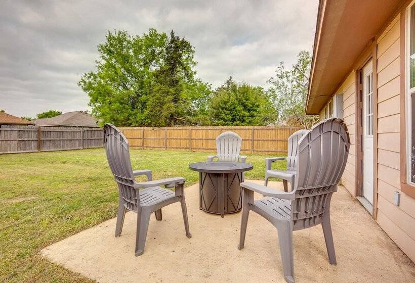 Pet Friendly Texas Retreat W/ Fenced In Yard!