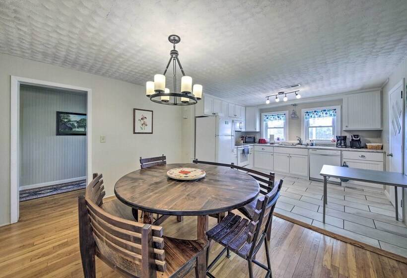 Pet Friendly Waterfront Hayesville Cottage!