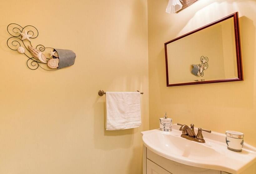 Potomac Waterfront Retreat W/ Dock & Kayaks