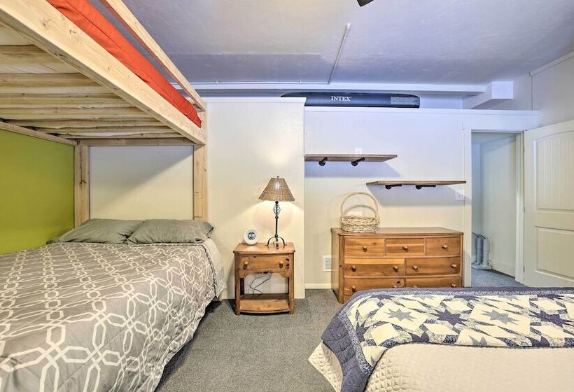 Private Cascade Cabin With Hot Tub & Fire Pit!