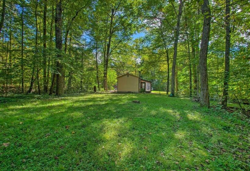 Quaint Hinton Hideaway   Hunt & Fish Nearby!