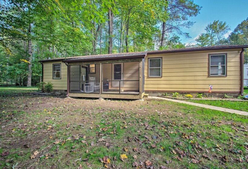 Quaint Hinton Hideaway   Hunt & Fish Nearby!