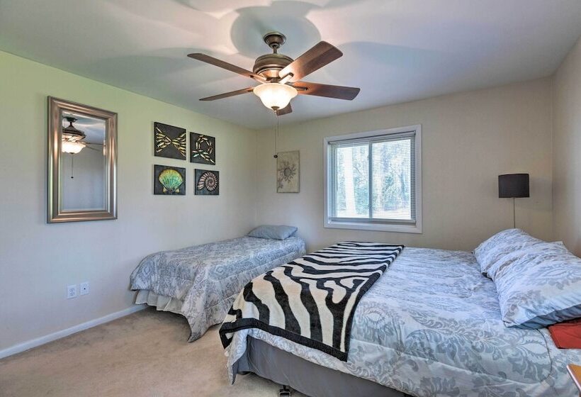 River S Edge Retreat With Kayaks & River Access!