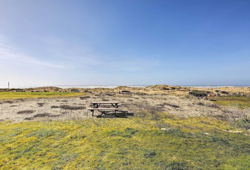 Sanderling Sea Cottages, Unit 2: Walk To Coast!