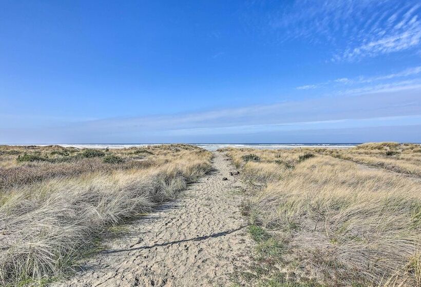 Sanderling Sea Cottages, Unit 2: Walk To Coast!