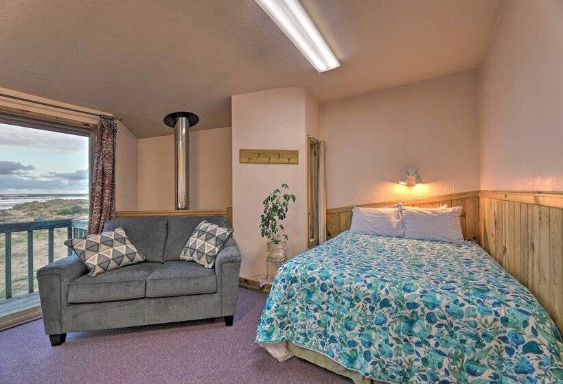 Sanderling Sea Cottages, Unit 2: Walk To Coast!