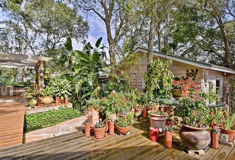 Sarasota Bungalow W/ Pergola, Garden & Waterfalls!