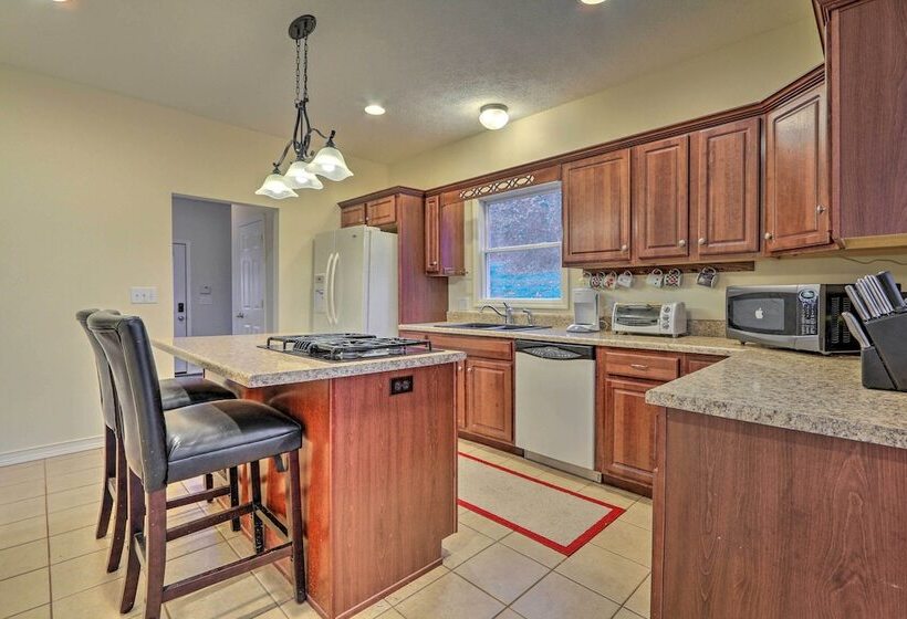 Sugar Grove Escape W/ Hot Tub & Remote Workspace!