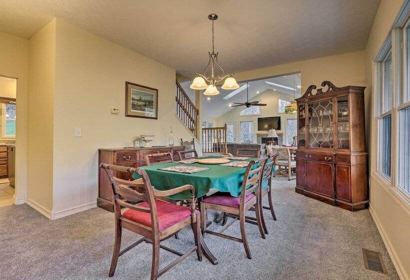 Sugar Grove Escape W/ Hot Tub & Remote Workspace!