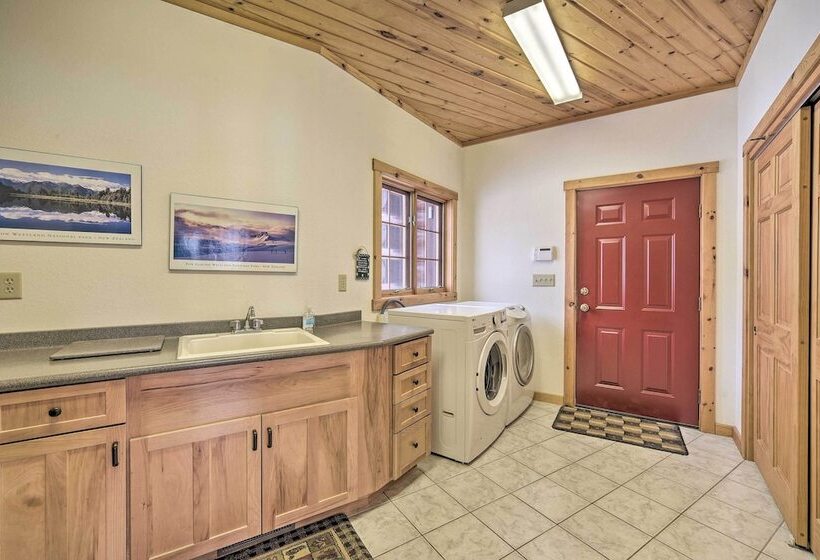 Spacious House W/ Boat Dock On Red Cedar Lake