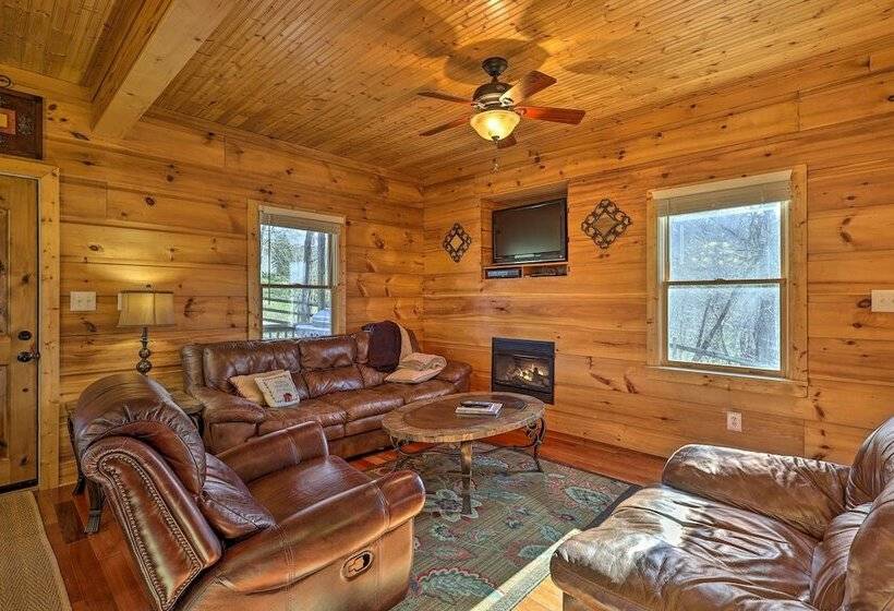Decks & Panoramic Views: Rustic Sparta Cabin