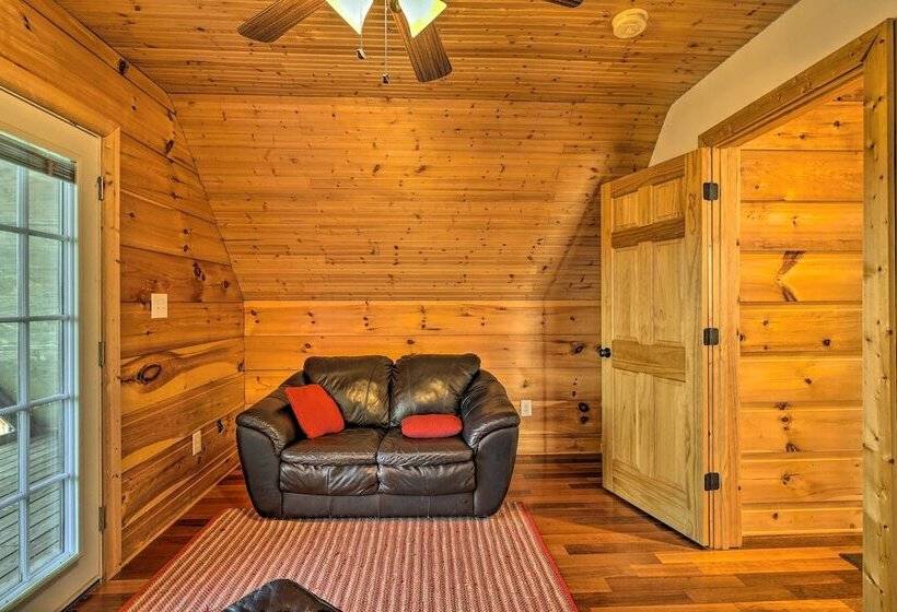 Decks & Panoramic Views: Rustic Sparta Cabin