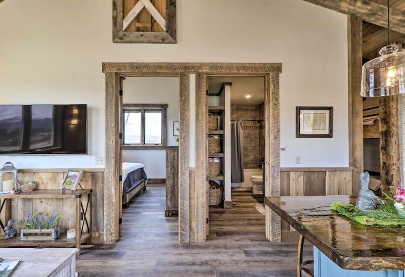 Stunning Kalispell Cottage On 30 Acre Farm!