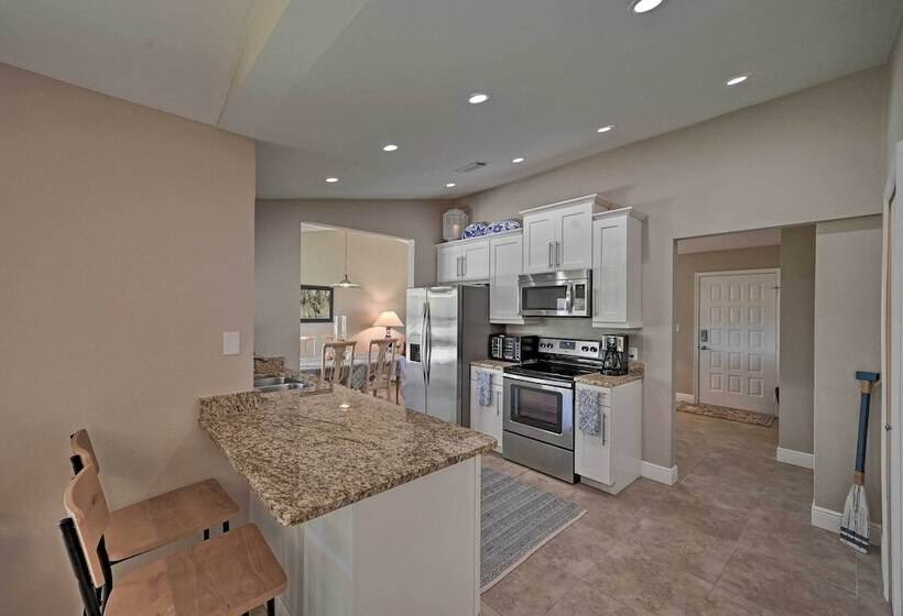 Sunny Marco Island Oasis < 2 Miles To Beach!