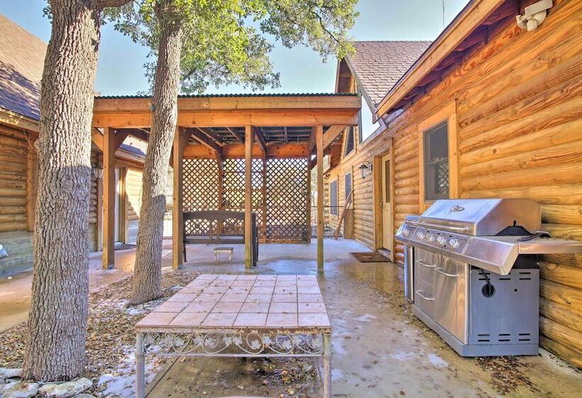 Twin Acres Scenic Ranch In Texas Hill Country