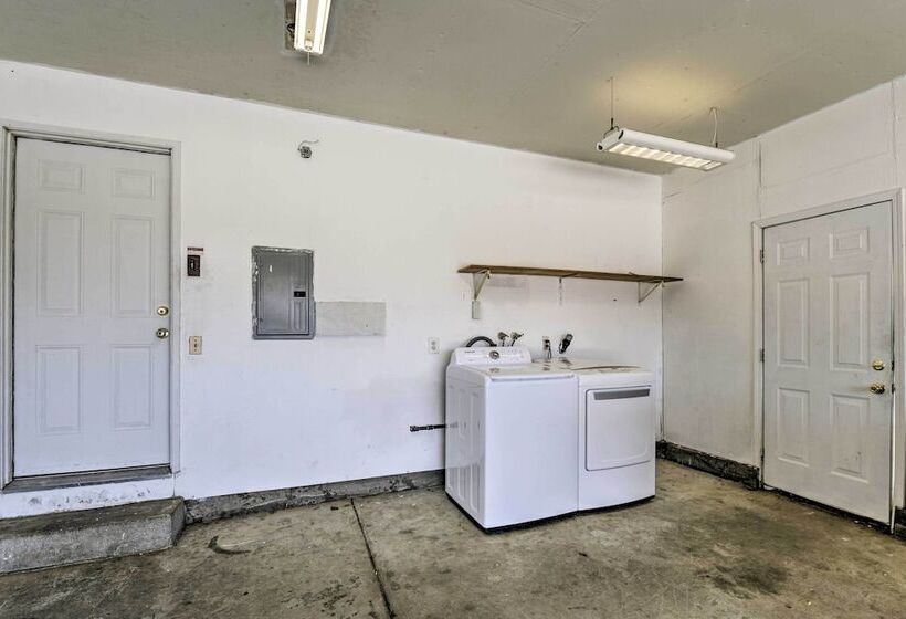 Vallejo Home W/spacious Deck, Hot Tub & Views