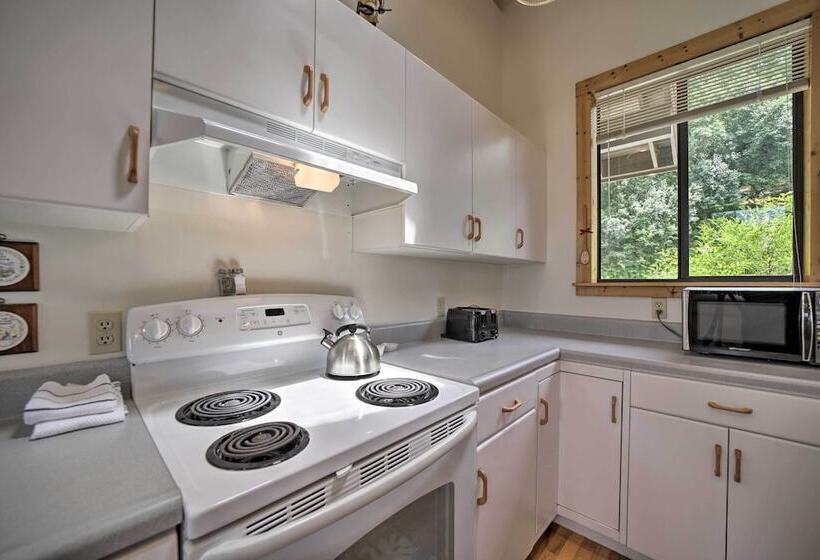 Vibrant Bryson City Home W/ Mtn Views & Deck!