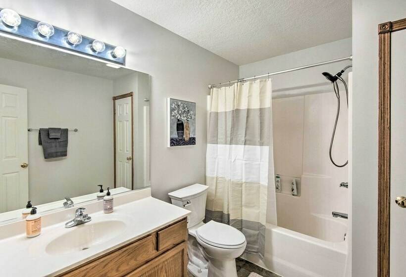 Altoona Home 11 Mi To Downtown Des Moines