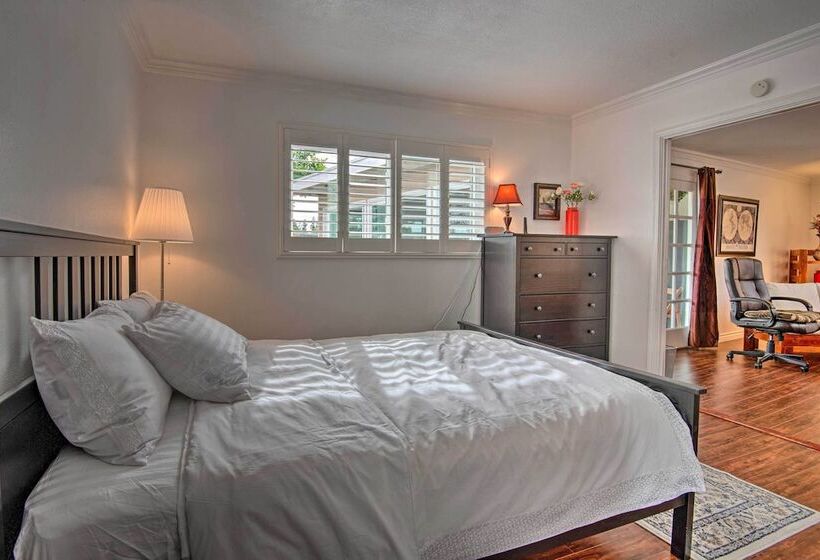 Arcadia Home W/ Sunroom & Deck In Central Location