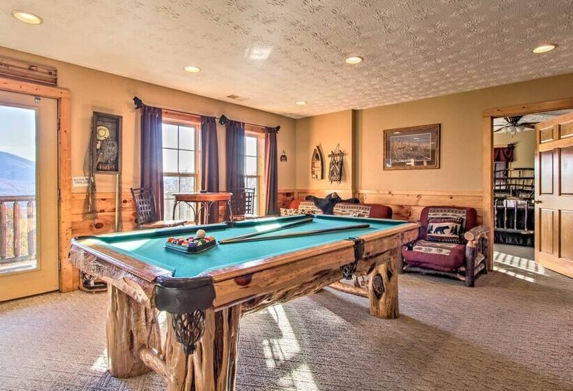 Cabin W/ Breathtaking Views, Pool Access & Theater