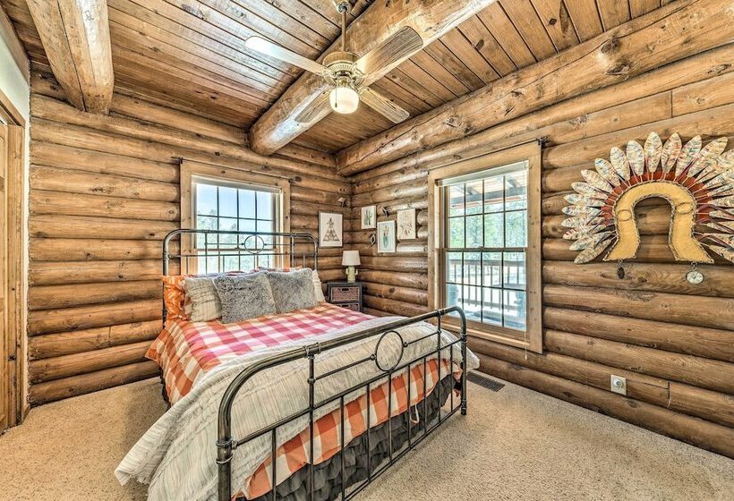 Cozy Alto Cabin On 2 Acres: Near Fishing & Skiing!
