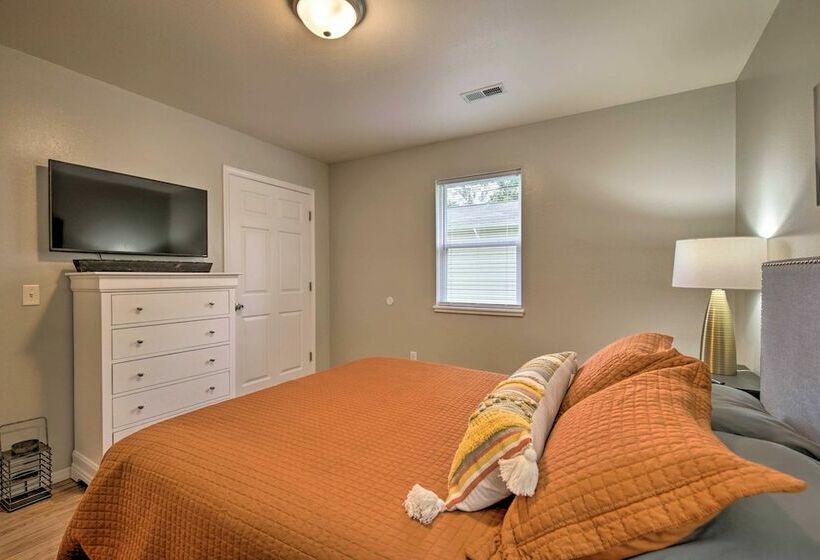 Comfy West Plains Home < 1 Mi To Main Street!