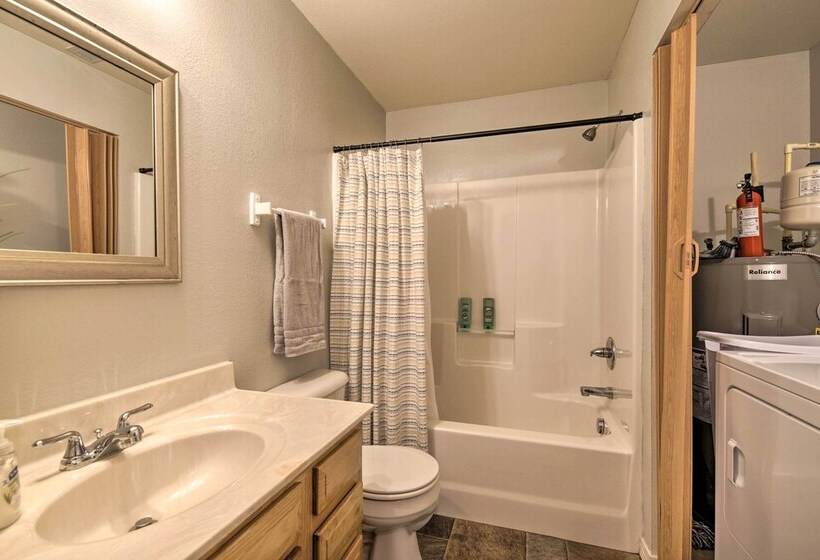 Comfy West Plains Home < 1 Mi To Main Street!