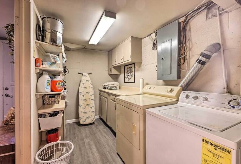 Cozy Kansas City Home W/ Yard   9 Mi To Dtwn!
