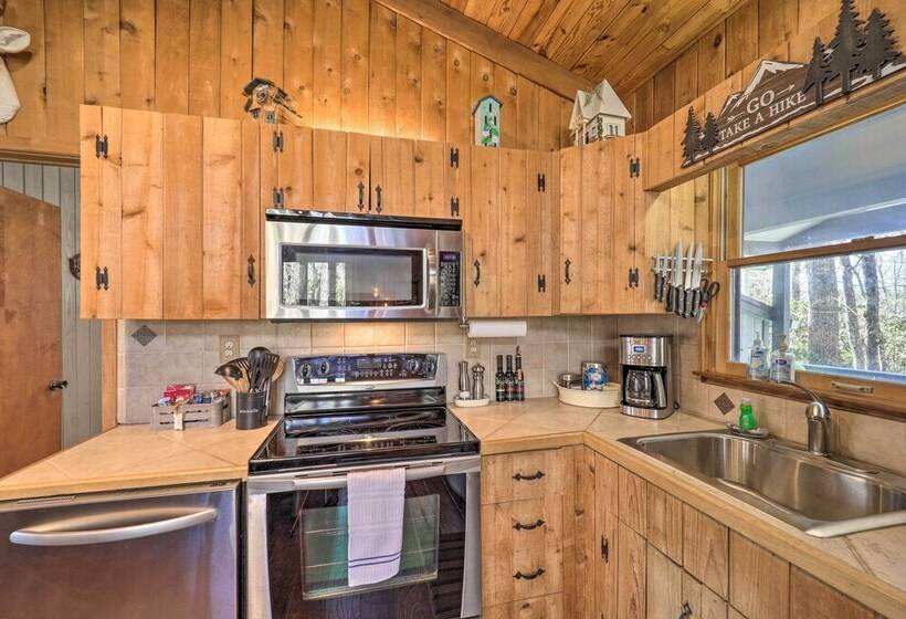 Near Lake + Trails: Rustic Newland Cabin W/ Deck!