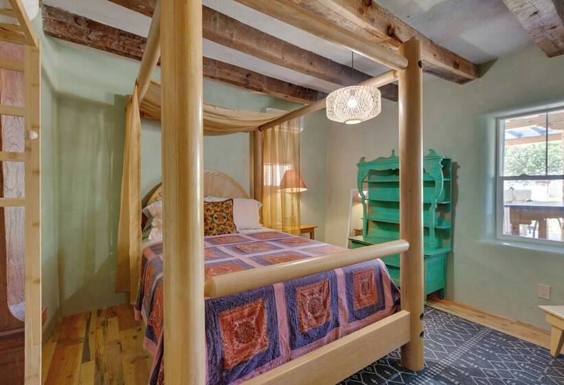 Santa Cruz Home W/ Mountain Views!