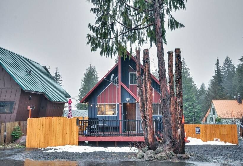 Inviting Mt. Hood Cabin W/ Porch: 1 Mi To Skibowl!