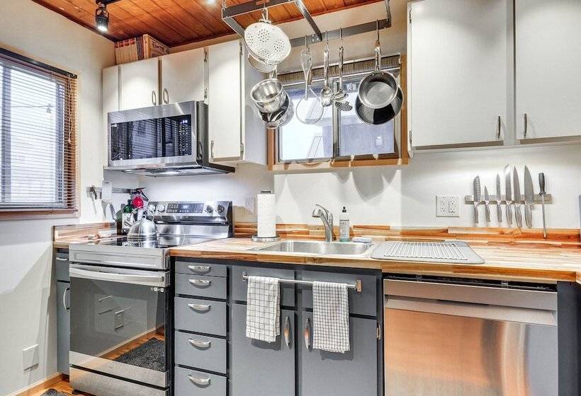 Inviting Mt. Hood Cabin W/ Porch: 1 Mi To Skibowl!