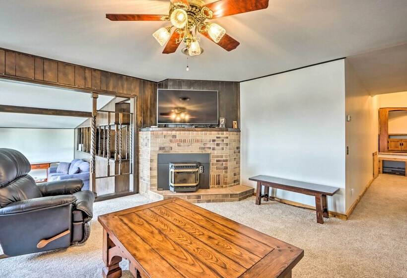 Lakeside Urbana Home   Near Hunting & Fishing!