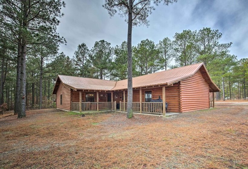 Broken Bow Cabin W/ Hot Tub & Deck   4 Mi To Lake!