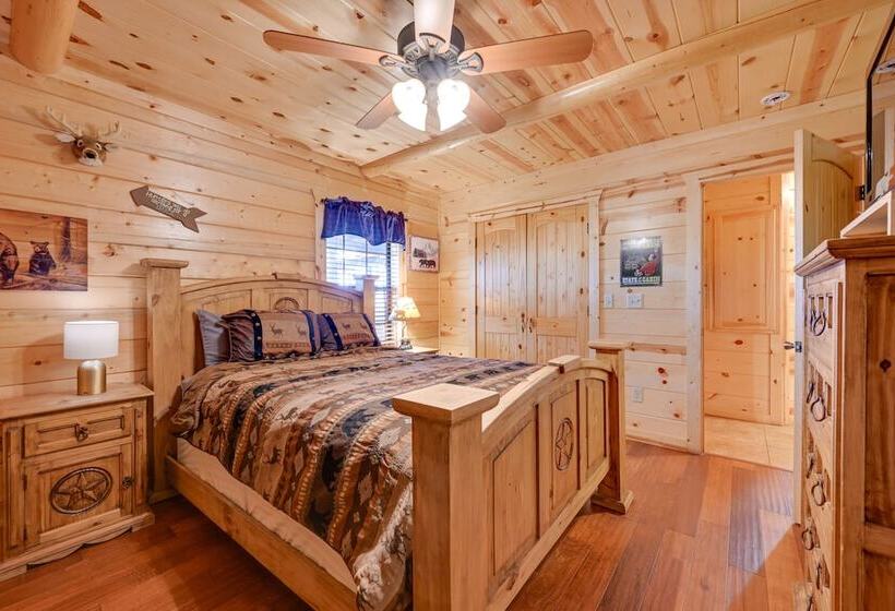 Broken Bow Cabin W/ Hot Tub & Deck   4 Mi To Lake!