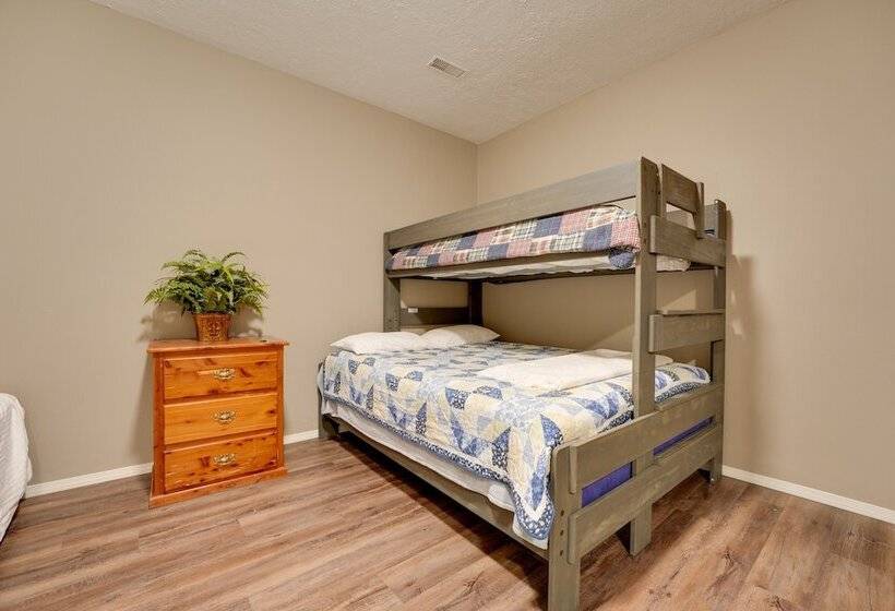 Reeds Spring Retreat W/ Lakeview Deck + Grill