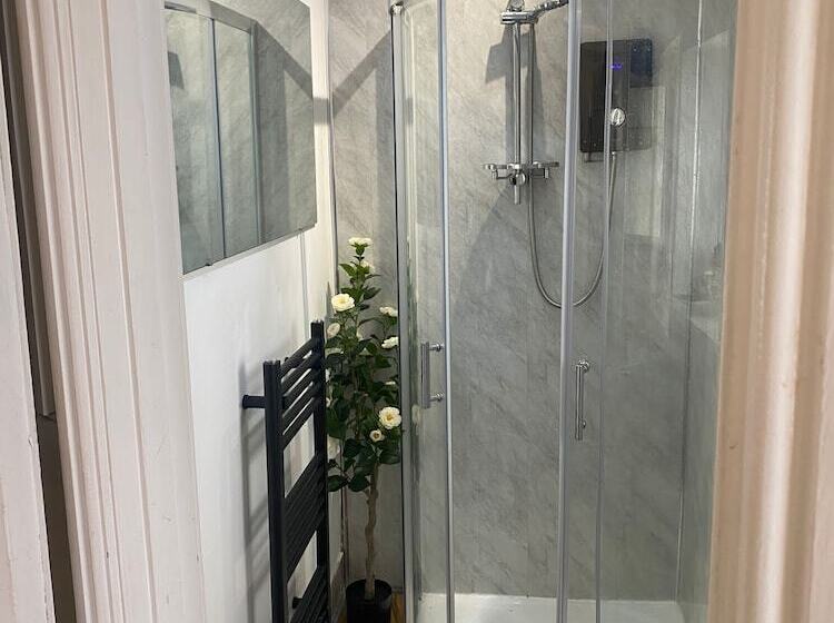 إقامة Charming 2 Bed House In Dawlish Town Centre