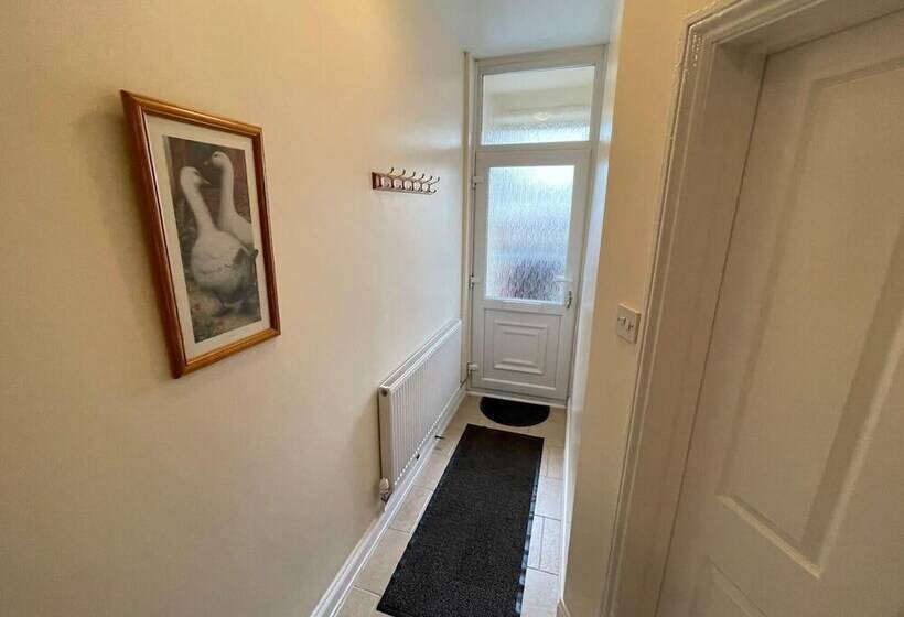 레지던스 Impeccable 4 Bed Home Away From Home In Swindon