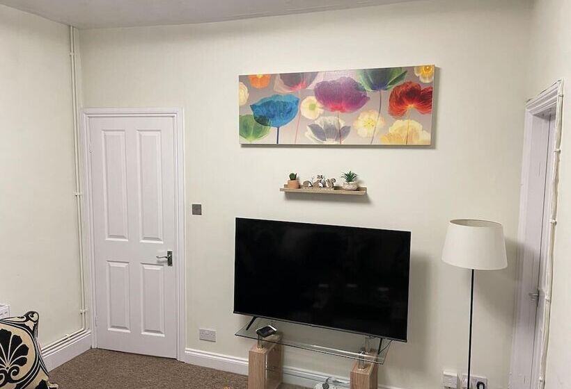 레지던스 Impeccable 4 Bed Home Away From Home In Swindon