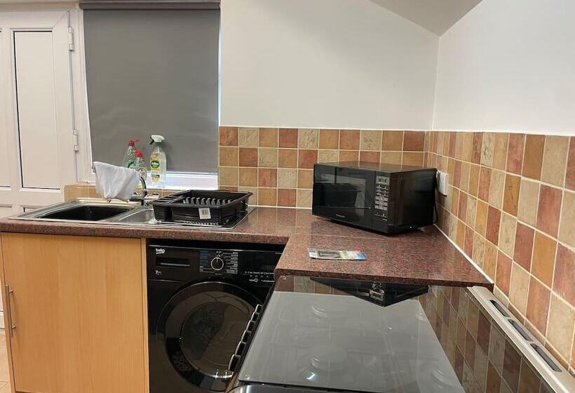 레지던스 Impeccable 4 Bed Home Away From Home In Swindon