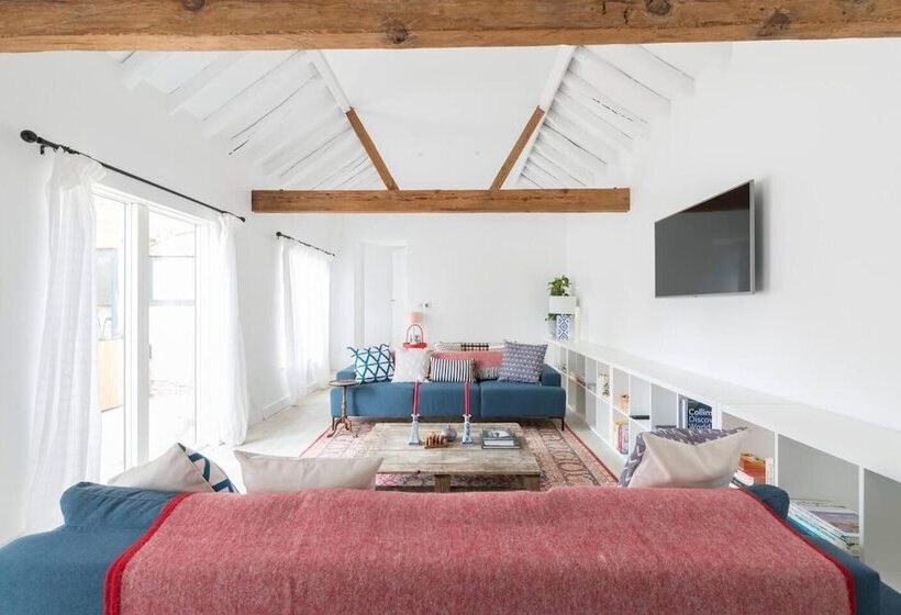 Резиденция Simple Coastal Luxury Near Southwold Sleeps 10