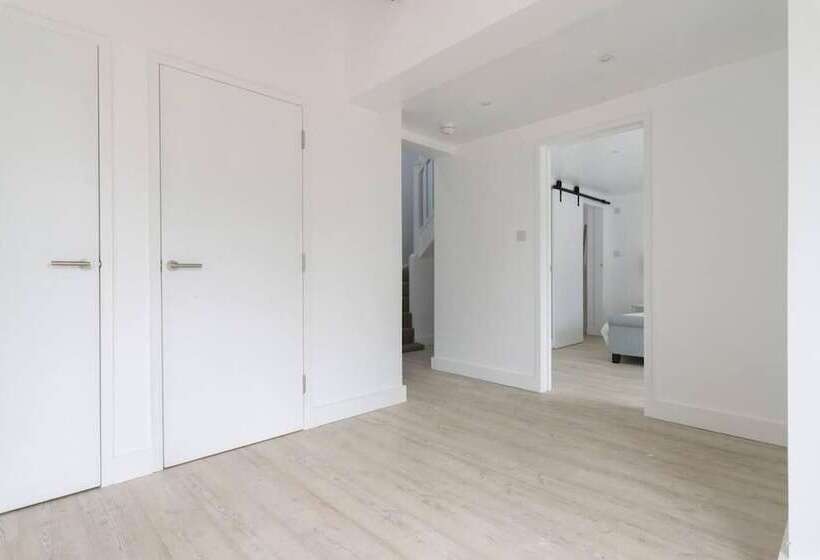 Резиденция Simple Coastal Luxury Near Southwold Sleeps 10